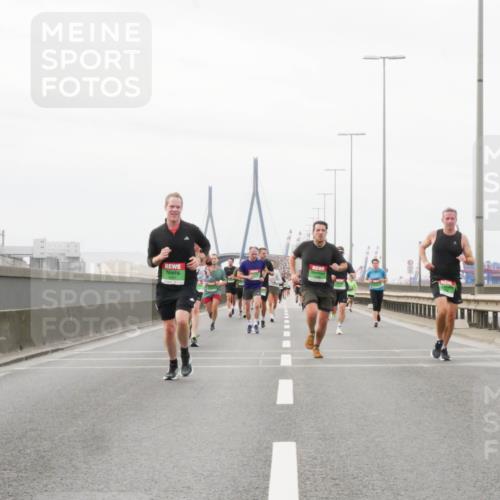 03.10.2025 - Köhlbrandbrückenlauf Matties Gatica Varas http://msf.ph/oto/9187899 03.10.2025 15:52:06 Position 3  meine-sportfotos.de