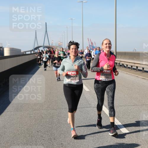 03.10.2025 - Köhlbrandbrückenlauf Yannick Fuchs http://msf.ph/oto/9187901 03.10.2025 12:07:13 Position 3 4967, 5921, 5922, 49 meine-sportfotos.de