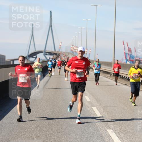 03.10.2025 - Köhlbrandbrückenlauf Yannick Fuchs http://msf.ph/oto/9187903 03.10.2025 11:46:39 Position 3 6081 meine-sportfotos.de