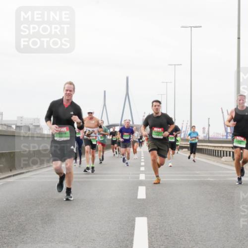 03.10.2025 - Köhlbrandbrückenlauf Matties Gatica Varas http://msf.ph/oto/9187904 03.10.2025 15:52:07 Position 3  meine-sportfotos.de