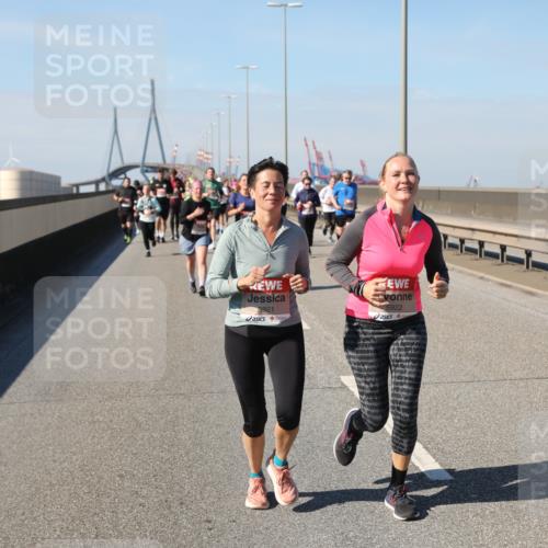 03.10.2025 - Köhlbrandbrückenlauf Yannick Fuchs http://msf.ph/oto/9187907 03.10.2025 12:07:14 Position 3 5921, 5922 meine-sportfotos.de