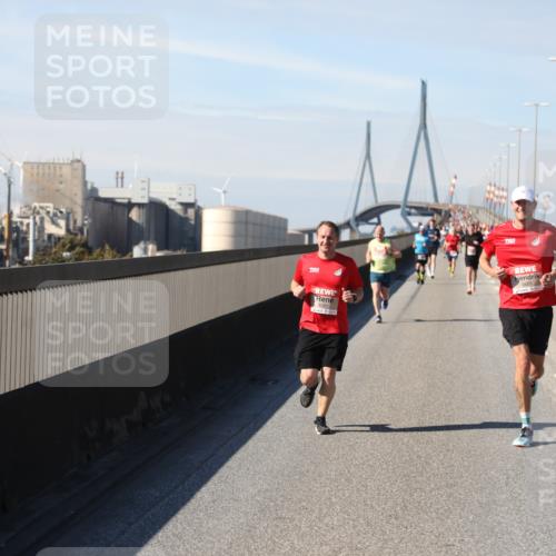 03.10.2025 - Köhlbrandbrückenlauf Yannick Fuchs http://msf.ph/oto/9187909 03.10.2025 11:46:39 Position 3 4, 6081 meine-sportfotos.de