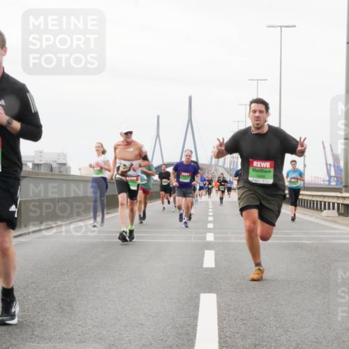 03.10.2025 - Köhlbrandbrückenlauf Matties Gatica Varas http://msf.ph/oto/9187910 03.10.2025 15:52:09 Position 3 9091, 9468 meine-sportfotos.de