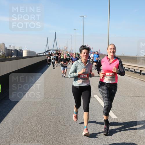 03.10.2025 - Köhlbrandbrückenlauf Yannick Fuchs http://msf.ph/oto/9187911 03.10.2025 12:07:14 Position 3 4967, 5921, 5922 meine-sportfotos.de