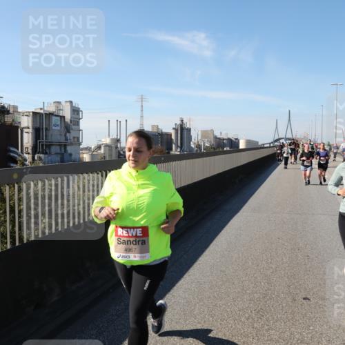 03.10.2025 - Köhlbrandbrückenlauf Yannick Fuchs http://msf.ph/oto/9187916 03.10.2025 12:07:14 Position 3 4967, 5921, 5922 meine-sportfotos.de