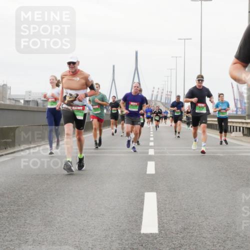 03.10.2025 - Köhlbrandbrückenlauf Matties Gatica Varas http://msf.ph/oto/9187917 03.10.2025 15:52:10 Position 3 94 meine-sportfotos.de