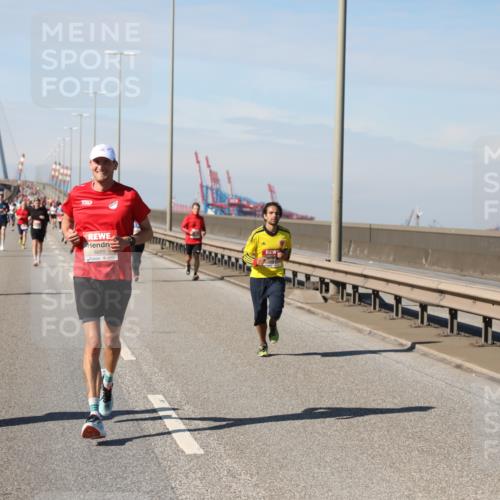 03.10.2025 - Köhlbrandbrückenlauf Yannick Fuchs http://msf.ph/oto/9187918 03.10.2025 11:46:40 Position 3 6655 meine-sportfotos.de