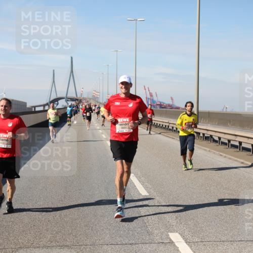 03.10.2025 - Köhlbrandbrückenlauf Yannick Fuchs http://msf.ph/oto/9187927 03.10.2025 11:46:41 Position 3 6081, 6655 meine-sportfotos.de