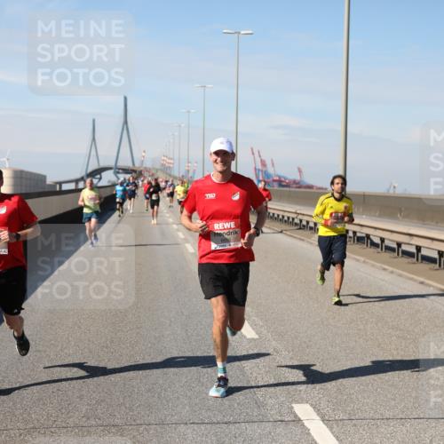 03.10.2025 - Köhlbrandbrückenlauf Yannick Fuchs http://msf.ph/oto/9187930 03.10.2025 11:46:41 Position 3 15, 6081, 15 meine-sportfotos.de