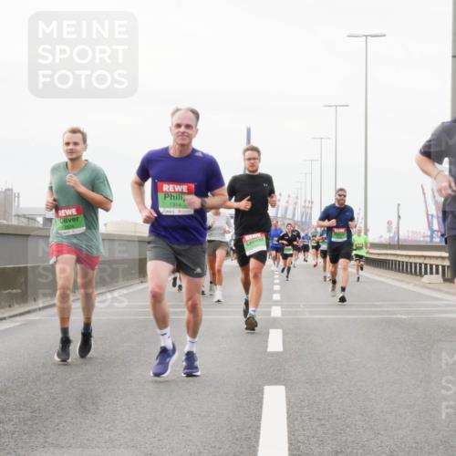 03.10.2025 - Köhlbrandbrückenlauf Matties Gatica Varas http://msf.ph/oto/9187932 03.10.2025 15:52:13 Position 3 7674, 7314, 9020 meine-sportfotos.de