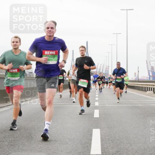 03.10.2025 - Köhlbrandbrückenlauf Matties Gatica Varas http://msf.ph/oto/9187934 03.10.2025 15:52:14 Position 3 7674, 7314 meine-sportfotos.de