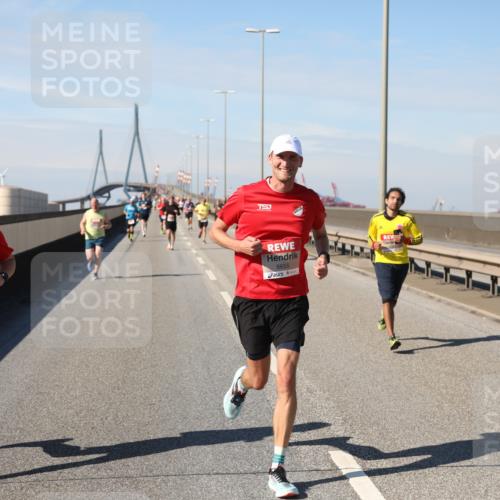 03.10.2025 - Köhlbrandbrückenlauf Yannick Fuchs http://msf.ph/oto/9187937 03.10.2025 11:46:41 Position 3 15, 6081, 6655 meine-sportfotos.de