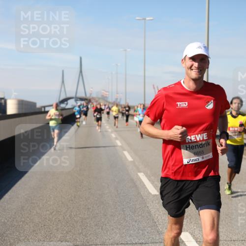 03.10.2025 - Köhlbrandbrückenlauf Yannick Fuchs http://msf.ph/oto/9187944 03.10.2025 11:46:42 Position 3 6655 meine-sportfotos.de