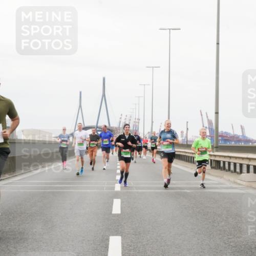 03.10.2025 - Köhlbrandbrückenlauf Matties Gatica Varas http://msf.ph/oto/9187958 03.10.2025 15:52:19 Position 3 7175, 7395 meine-sportfotos.de