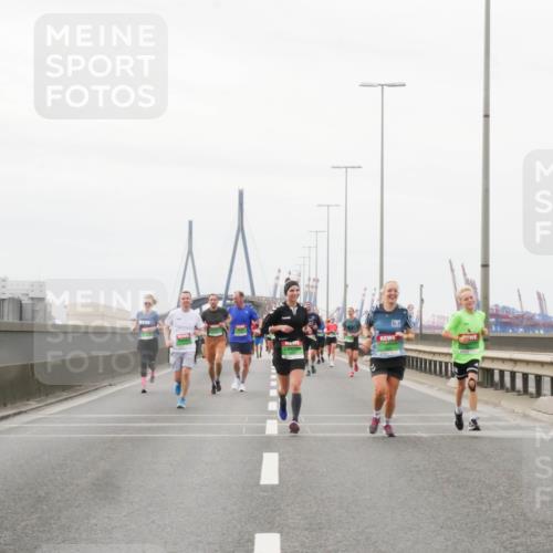 03.10.2025 - Köhlbrandbrückenlauf Matties Gatica Varas http://msf.ph/oto/9187960 03.10.2025 15:52:19 Position 3 395 meine-sportfotos.de