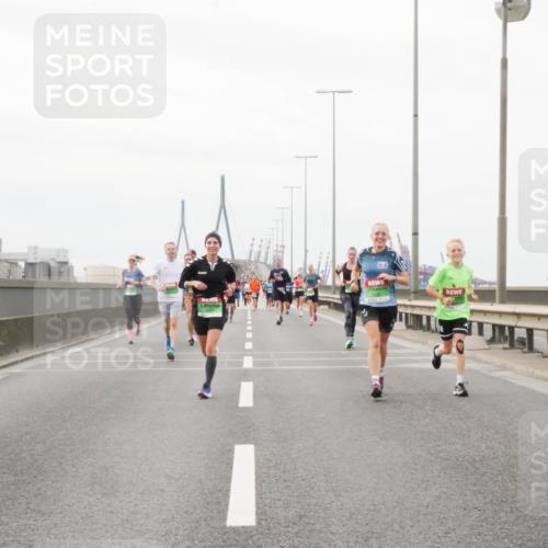 03.10.2025 - Köhlbrandbrückenlauf Matties Gatica Varas http://msf.ph/oto/9187966 03.10.2025 15:52:21 Position 3  meine-sportfotos.de