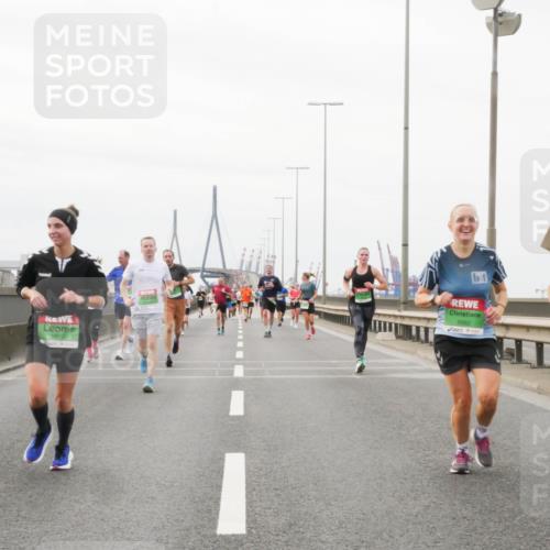 03.10.2025 - Köhlbrandbrückenlauf Matties Gatica Varas http://msf.ph/oto/9187973 03.10.2025 15:52:22 Position 3 7310, 8862, 8866 meine-sportfotos.de
