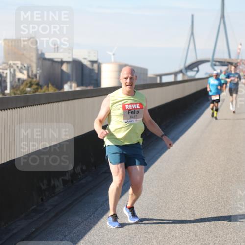 03.10.2025 - Köhlbrandbrückenlauf Yannick Fuchs http://msf.ph/oto/9187974 03.10.2025 11:46:44 Position 3 6447 meine-sportfotos.de