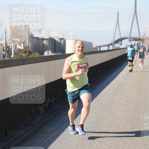 03.10.2025 - Köhlbrandbrückenlauf Yannick Fuchs http://msf.ph/oto/9187977 03.10.2025 11:46:45 Position 3 47 meine-sportfotos.de