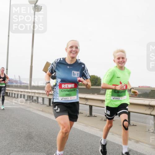 03.10.2025 - Köhlbrandbrückenlauf Matties Gatica Varas http://msf.ph/oto/9187978 03.10.2025 15:52:23 Position 3 8862, 8866 meine-sportfotos.de