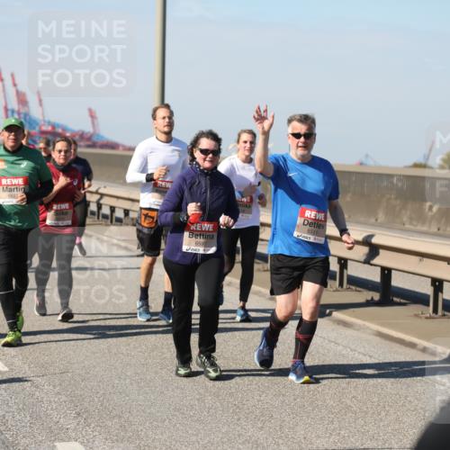 03.10.2025 - Köhlbrandbrückenlauf Yannick Fuchs http://msf.ph/oto/9187979 03.10.2025 12:07:19 Position 3 562, 6597, 5511 meine-sportfotos.de