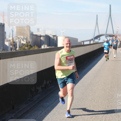03.10.2025 - Köhlbrandbrückenlauf Yannick Fuchs http://msf.ph/oto/9187981 03.10.2025 11:46:45 Position 3 6447 meine-sportfotos.de