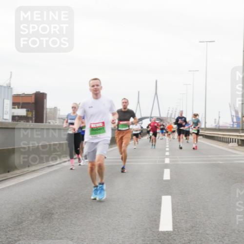 03.10.2025 - Köhlbrandbrückenlauf Matties Gatica Varas http://msf.ph/oto/9187982 03.10.2025 15:52:24 Position 3  meine-sportfotos.de