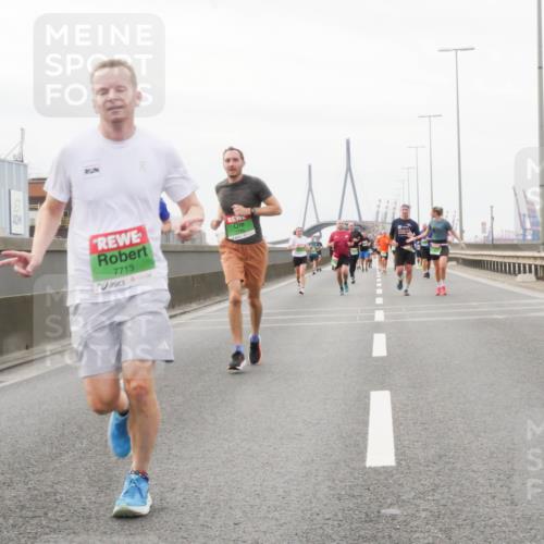 03.10.2025 - Köhlbrandbrückenlauf Matties Gatica Varas http://msf.ph/oto/9187987 03.10.2025 15:52:25 Position 3 7713 meine-sportfotos.de