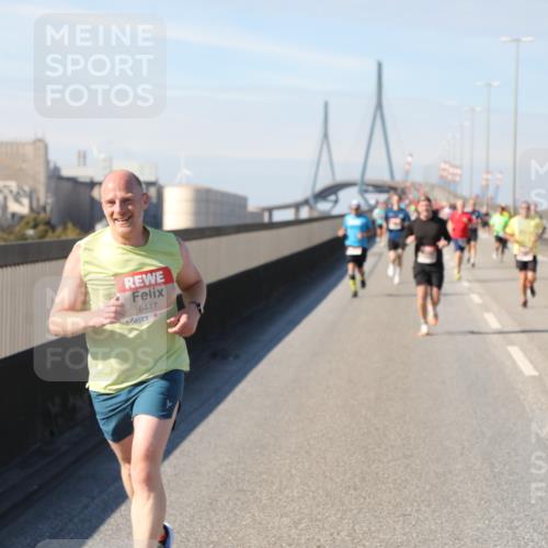 03.10.2025 - Köhlbrandbrückenlauf Yannick Fuchs http://msf.ph/oto/9187990 03.10.2025 11:46:45 Position 3 6447 meine-sportfotos.de