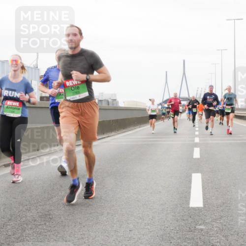 03.10.2025 - Köhlbrandbrückenlauf Matties Gatica Varas http://msf.ph/oto/9187994 03.10.2025 15:52:27 Position 3 7336, 7763 meine-sportfotos.de