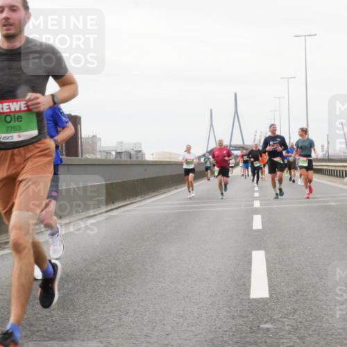 03.10.2025 - Köhlbrandbrückenlauf Matties Gatica Varas http://msf.ph/oto/9187996 03.10.2025 15:52:27 Position 3 7763 meine-sportfotos.de