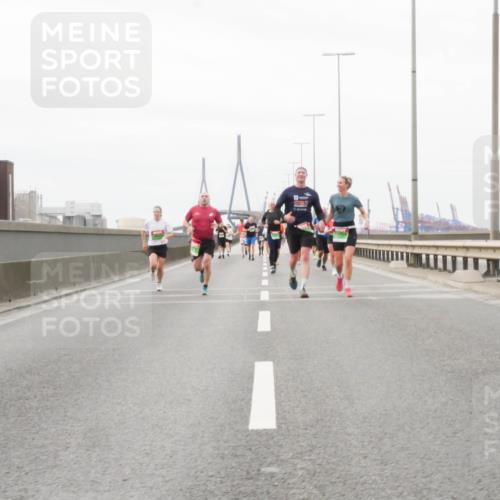 03.10.2025 - Köhlbrandbrückenlauf Matties Gatica Varas http://msf.ph/oto/9188001 03.10.2025 15:52:28 Position 3  meine-sportfotos.de