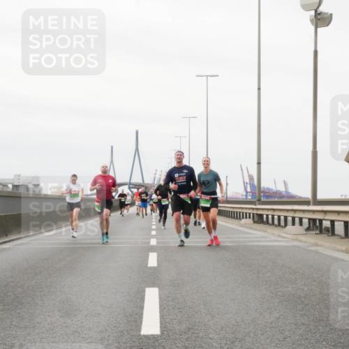 03.10.2025 - Köhlbrandbrückenlauf Matties Gatica Varas http://msf.ph/oto/9188002 03.10.2025 15:52:29 Position 3  meine-sportfotos.de