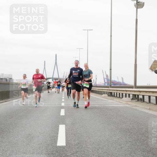 03.10.2025 - Köhlbrandbrückenlauf Matties Gatica Varas http://msf.ph/oto/9188005 03.10.2025 15:52:29 Position 3  meine-sportfotos.de