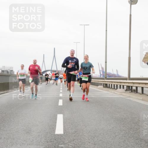 03.10.2025 - Köhlbrandbrückenlauf Matties Gatica Varas http://msf.ph/oto/9188006 03.10.2025 15:52:30 Position 3  meine-sportfotos.de