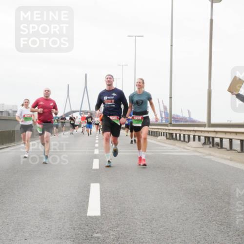 03.10.2025 - Köhlbrandbrückenlauf Matties Gatica Varas http://msf.ph/oto/9188008 03.10.2025 15:52:30 Position 3  meine-sportfotos.de