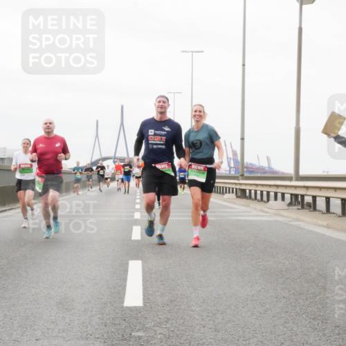 03.10.2025 - Köhlbrandbrückenlauf Matties Gatica Varas http://msf.ph/oto/9188012 03.10.2025 15:52:31 Position 3  meine-sportfotos.de