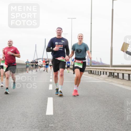 03.10.2025 - Köhlbrandbrückenlauf Matties Gatica Varas http://msf.ph/oto/9188014 03.10.2025 15:52:31 Position 3  meine-sportfotos.de