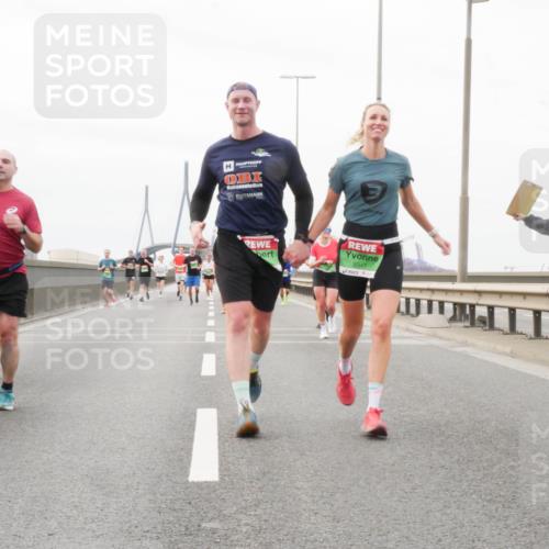 03.10.2025 - Köhlbrandbrückenlauf Matties Gatica Varas http://msf.ph/oto/9188016 03.10.2025 15:52:32 Position 3 9347 meine-sportfotos.de