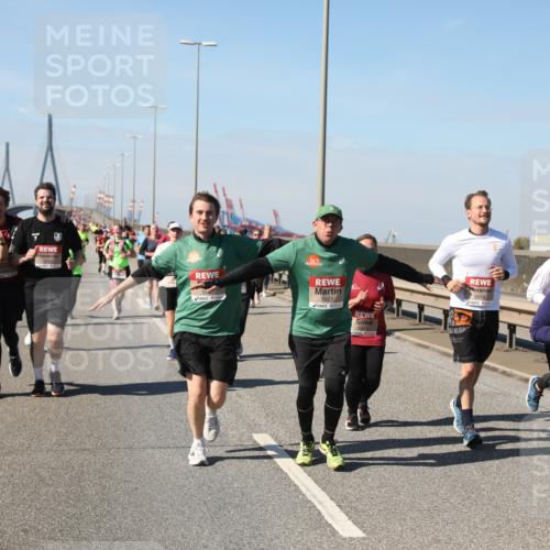 03.10.2025 - Köhlbrandbrückenlauf Yannick Fuchs http://msf.ph/oto/9188028 03.10.2025 12:07:21 Position 3 7, 5621, 5519, 6597 meine-sportfotos.de