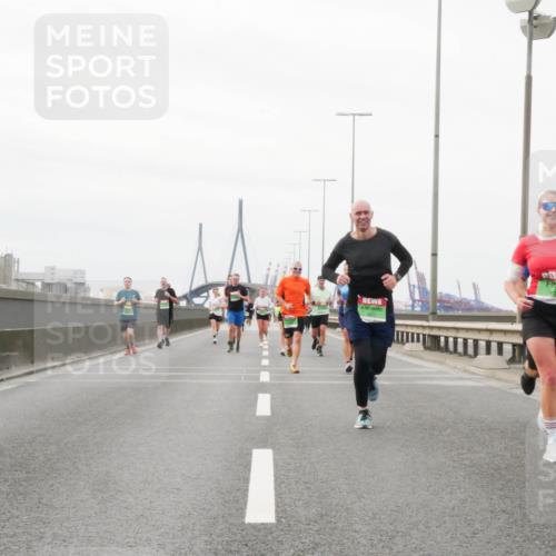 03.10.2025 - Köhlbrandbrückenlauf Matties Gatica Varas http://msf.ph/oto/9188029 03.10.2025 15:52:35 Position 3  meine-sportfotos.de