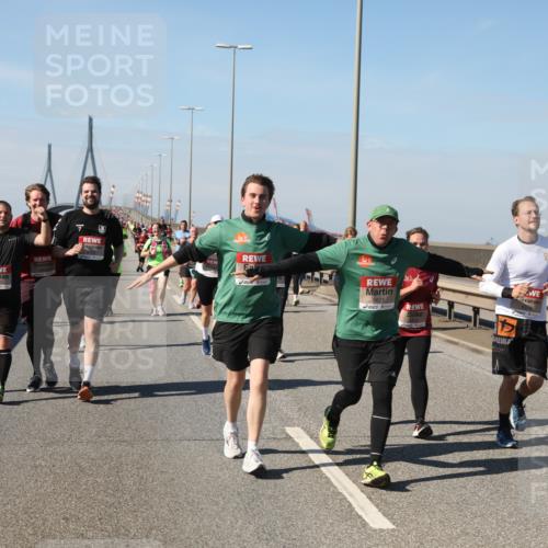 03.10.2025 - Köhlbrandbrückenlauf Yannick Fuchs http://msf.ph/oto/9188031 03.10.2025 12:07:21 Position 3 5621, 5519, 6597 meine-sportfotos.de
