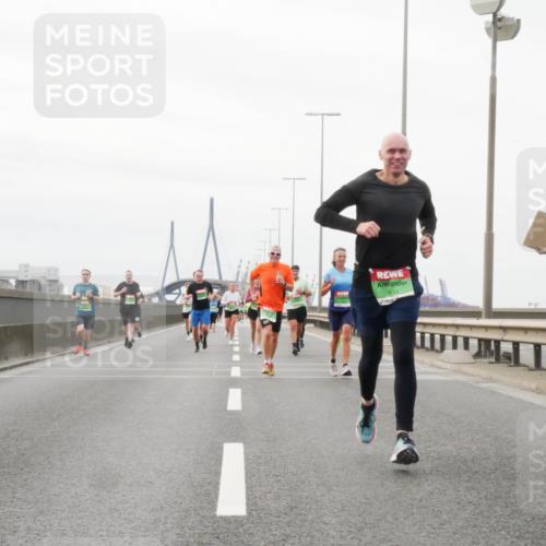 03.10.2025 - Köhlbrandbrückenlauf Matties Gatica Varas http://msf.ph/oto/9188033 03.10.2025 15:52:36 Position 3 949 meine-sportfotos.de