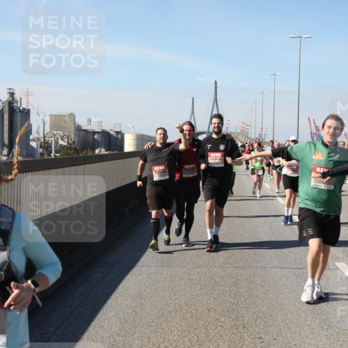 03.10.2025 - Köhlbrandbrückenlauf Yannick Fuchs http://msf.ph/oto/9188035 03.10.2025 12:07:22 Position 3 6526, 5621 meine-sportfotos.de
