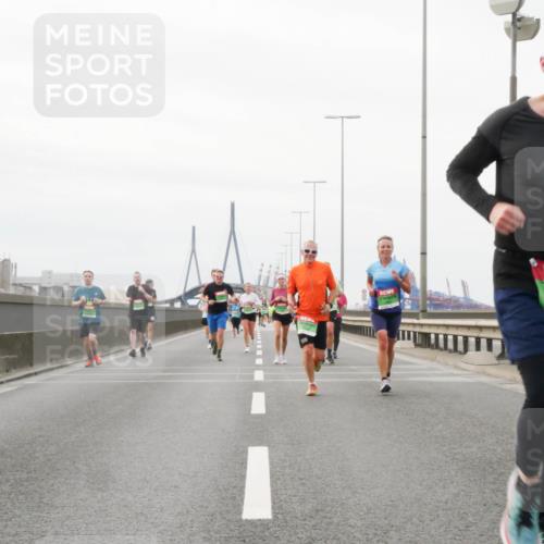 03.10.2025 - Köhlbrandbrückenlauf Matties Gatica Varas http://msf.ph/oto/9188037 03.10.2025 15:52:37 Position 3 9249 meine-sportfotos.de