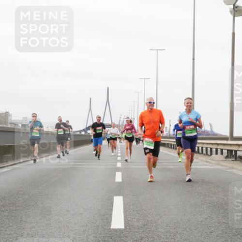 03.10.2025 - Köhlbrandbrückenlauf Matties Gatica Varas http://msf.ph/oto/9188039 03.10.2025 15:52:38 Position 3  meine-sportfotos.de