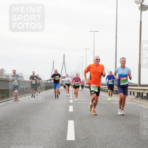 03.10.2025 - Köhlbrandbrückenlauf Matties Gatica Varas http://msf.ph/oto/9188041 03.10.2025 15:52:38 Position 3  meine-sportfotos.de