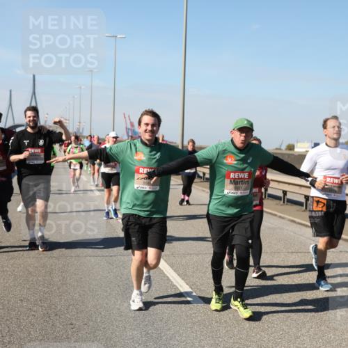 03.10.2025 - Köhlbrandbrückenlauf Yannick Fuchs http://msf.ph/oto/9188042 03.10.2025 12:07:22 Position 3 5621 meine-sportfotos.de