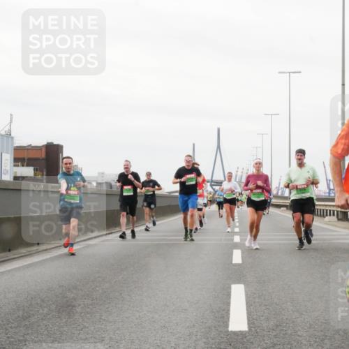03.10.2025 - Köhlbrandbrückenlauf Matties Gatica Varas http://msf.ph/oto/9188048 03.10.2025 15:52:40 Position 3 1558 meine-sportfotos.de