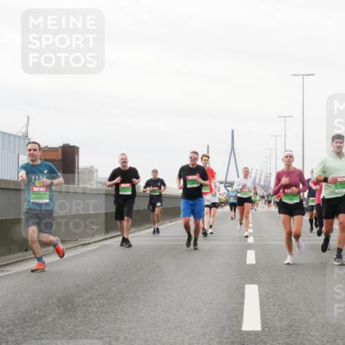 03.10.2025 - Köhlbrandbrückenlauf Matties Gatica Varas http://msf.ph/oto/9188051 03.10.2025 15:52:41 Position 3  meine-sportfotos.de